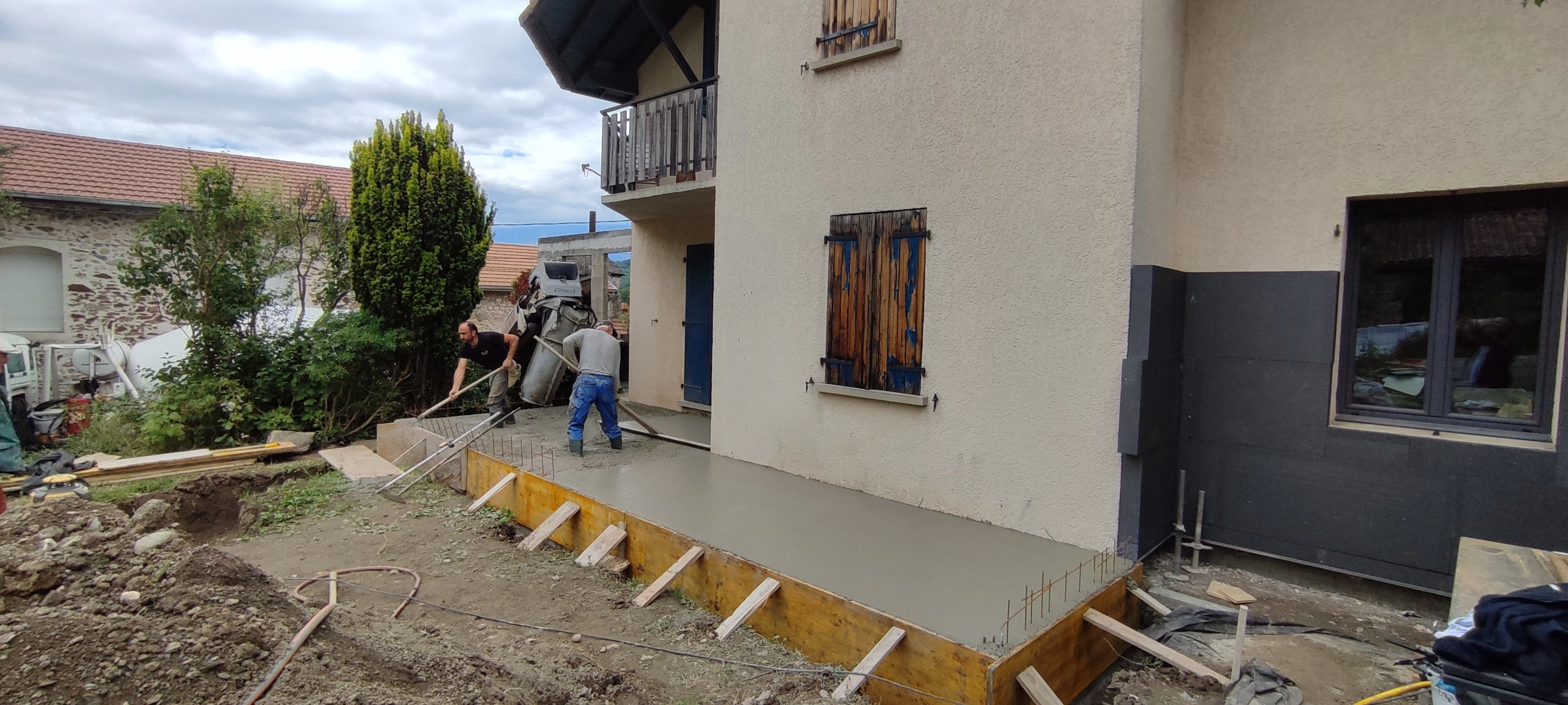 dallage lisse;béton coulé;extension;jarrie;maison;rénovation