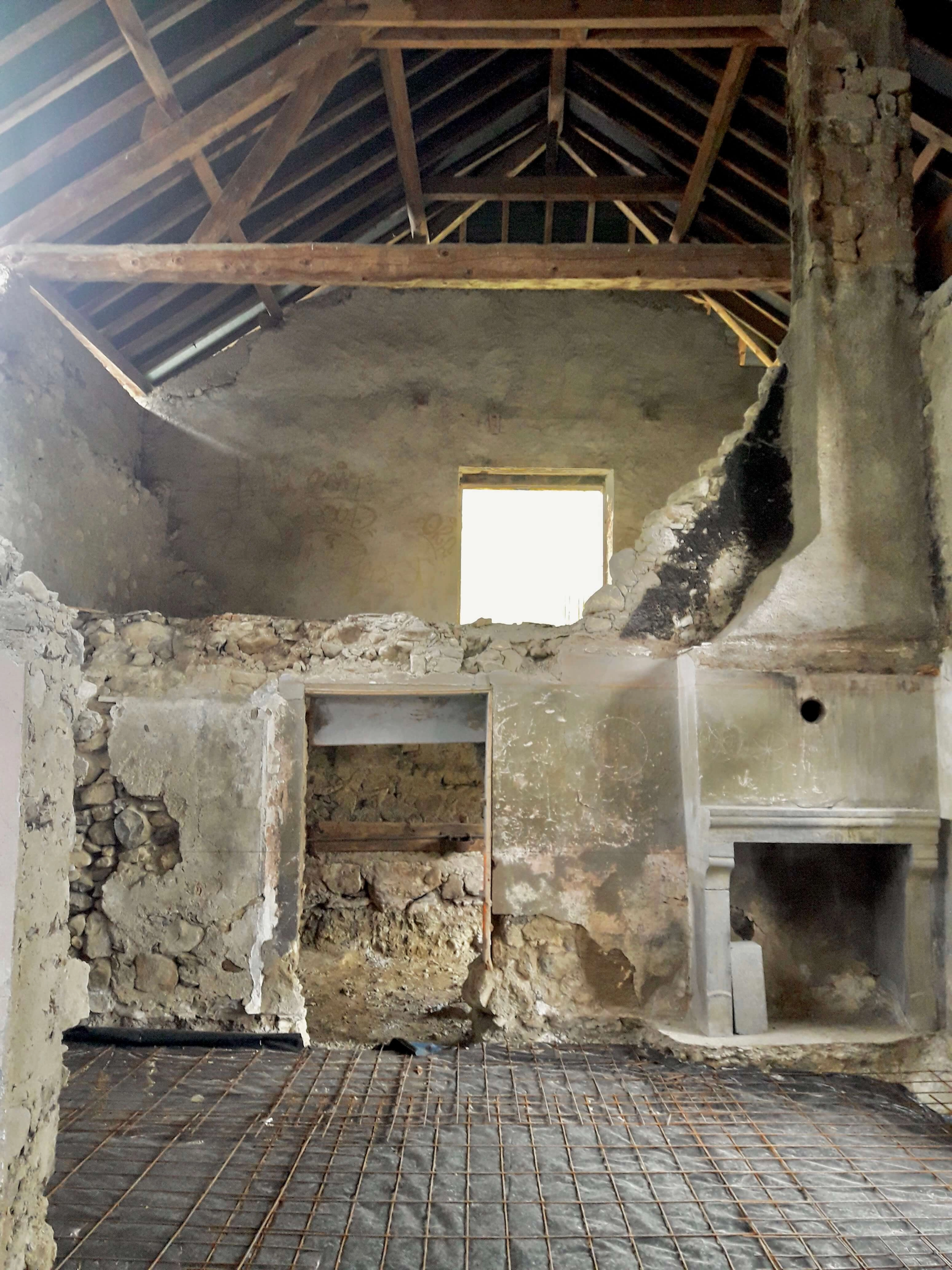démolition complète ferme dalle réhabilitation ferme apparente cheminée