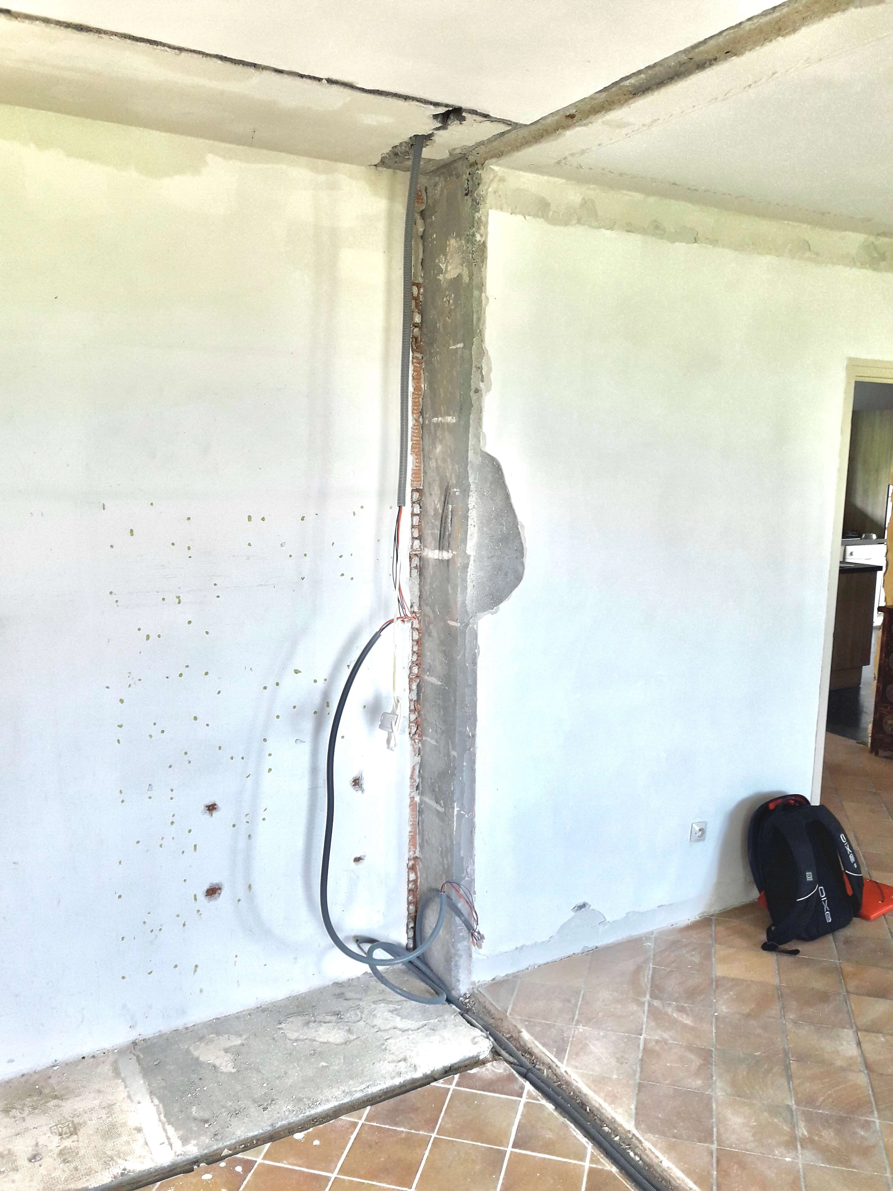 encastrement gaines electriques, démolition;saignés,moulures apparentes  encastrement gaines electriques, démolition;saignés,moulures apparentes