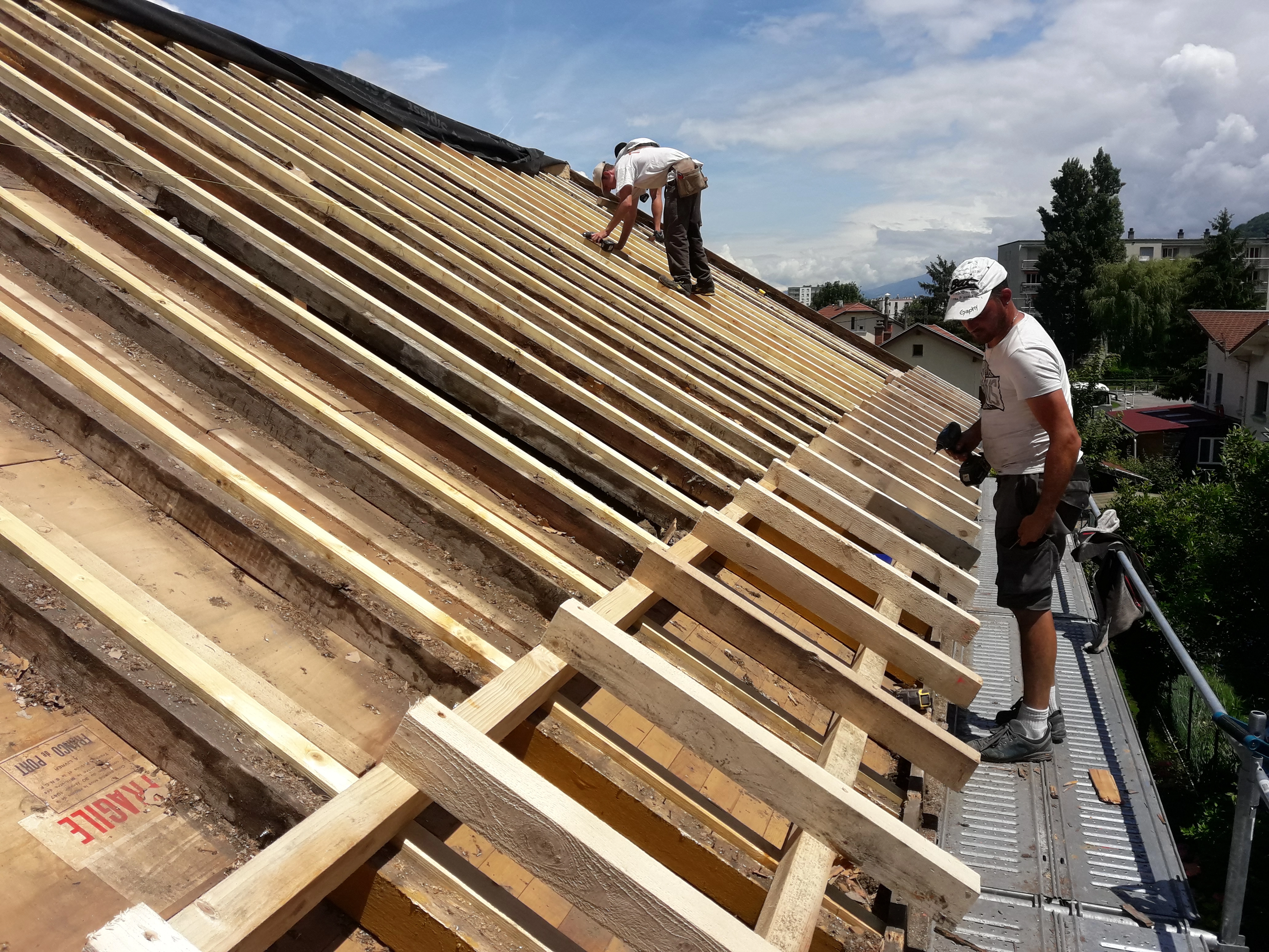 la toiture est déposée tout est prêt pour pose de la laine de bois entre chevrons