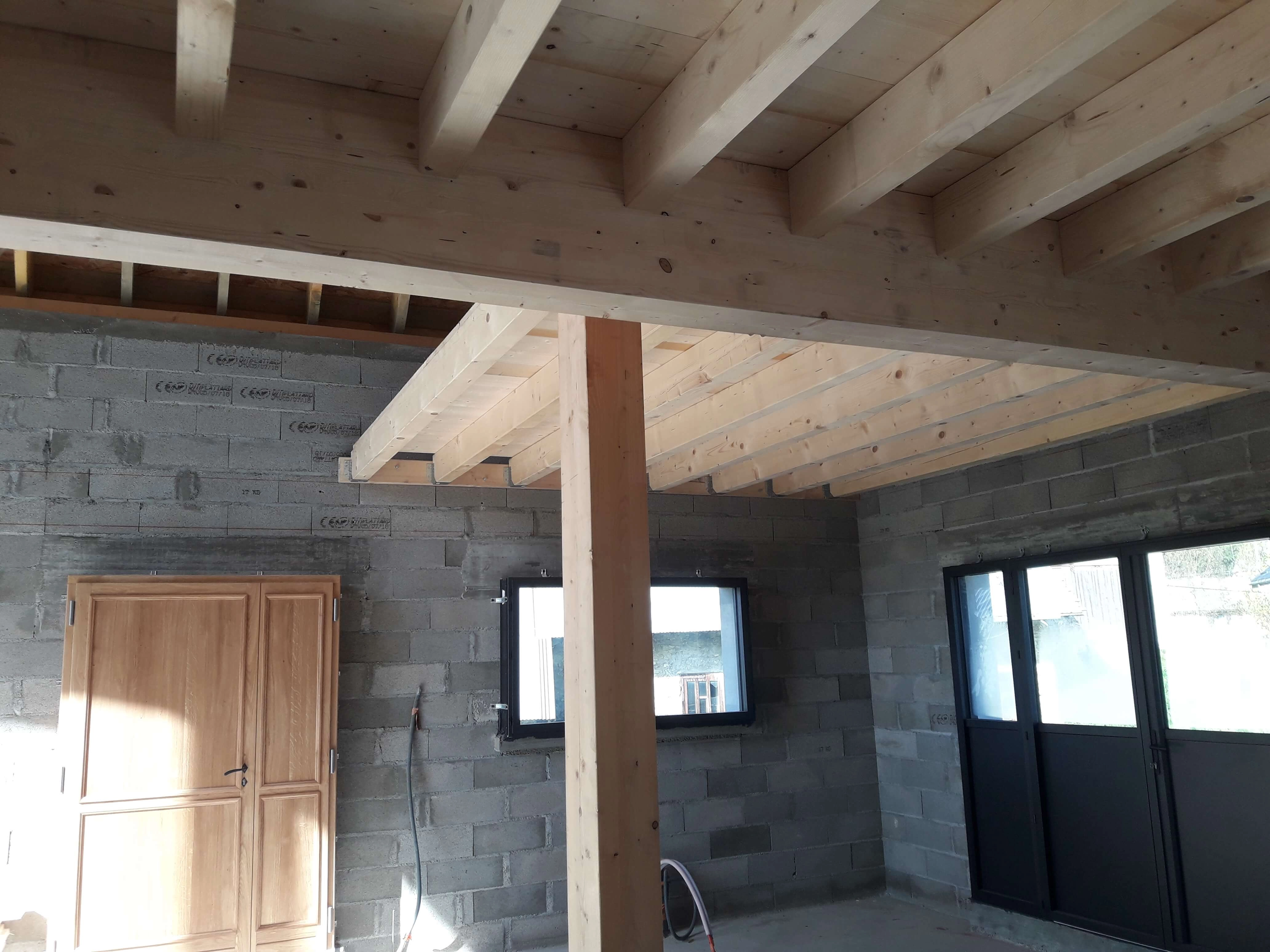 Mezzanine; assemblage tenon-mortaise, solives  Mezzanine; assemblage tenon-mortaise, solives