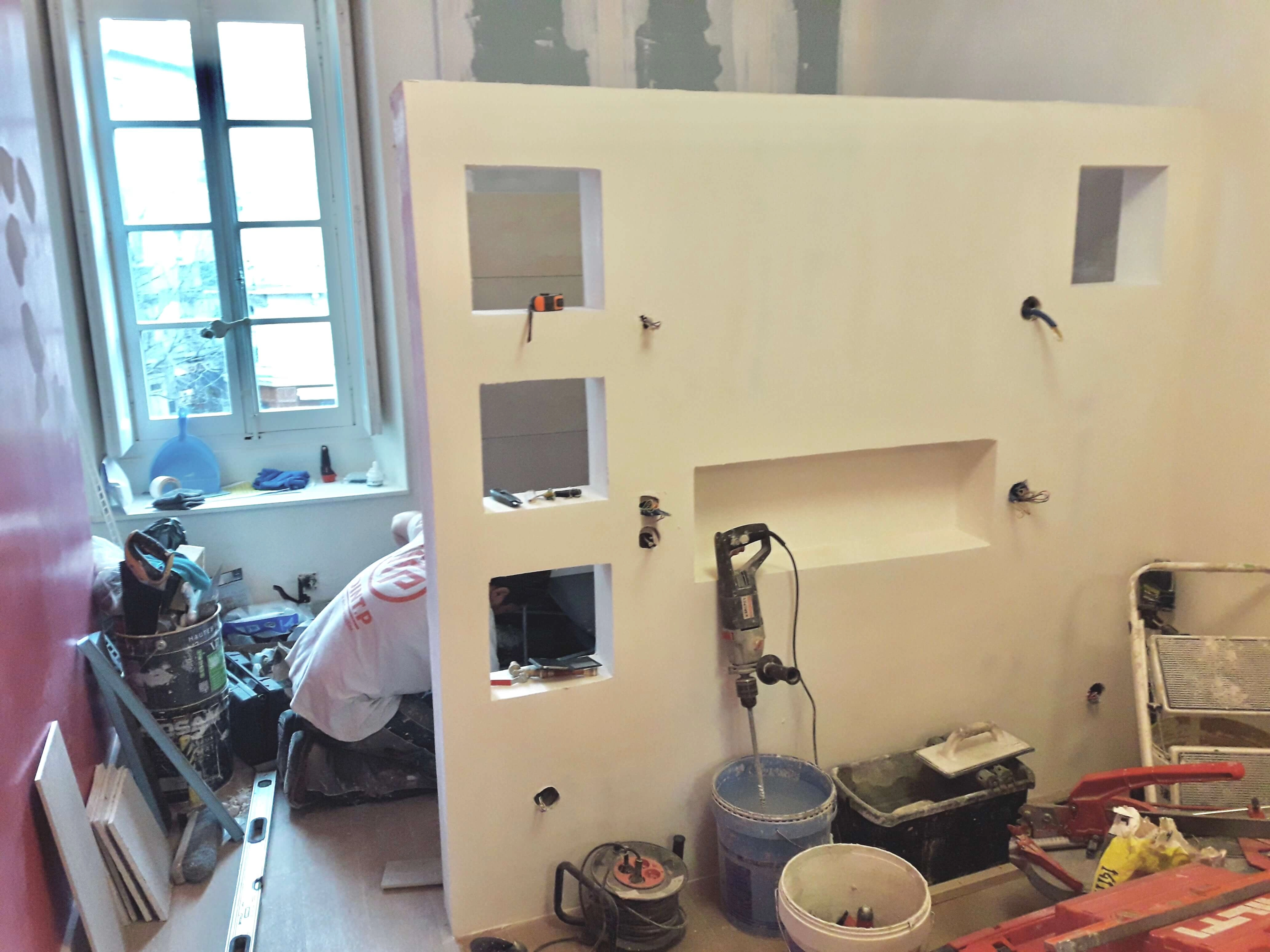 mise en peinture; cloison, equipements electriques,niche en platrerie