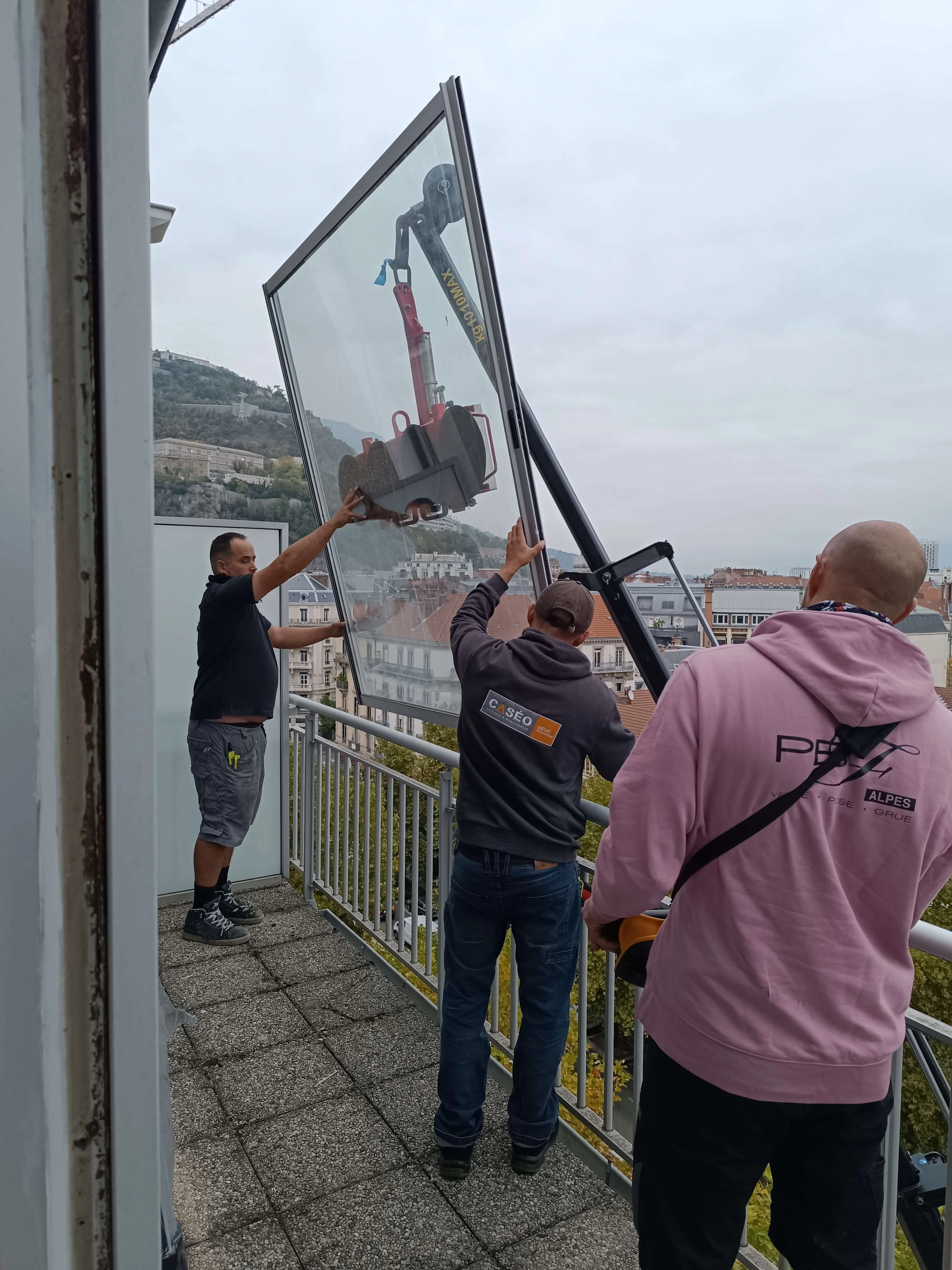 pose baie vitrée menuiserie étage immauble appartement standing grenoble