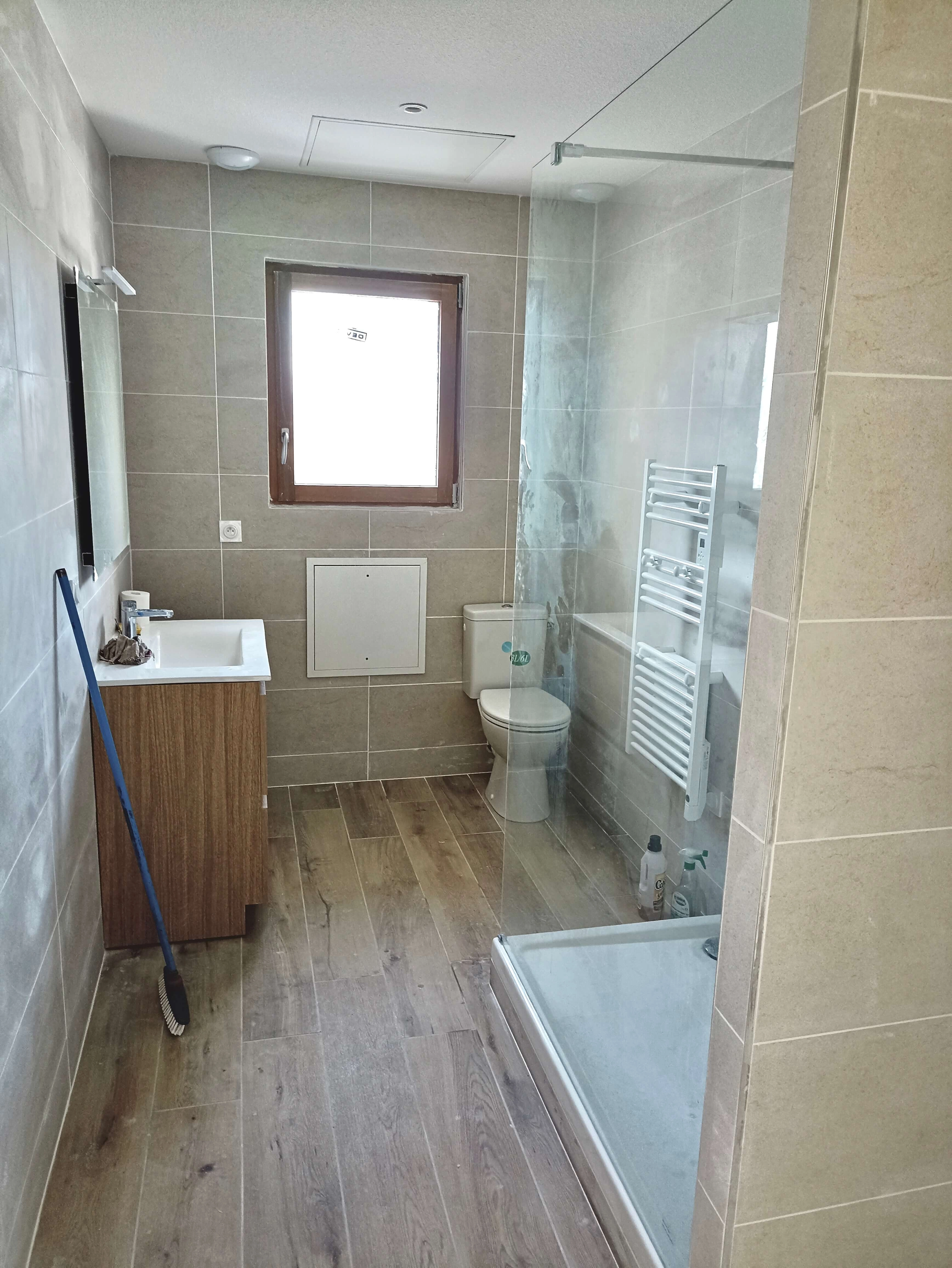 sanitaire, receveur largeur 120 cm,salle de bain, emplacement machine à laver