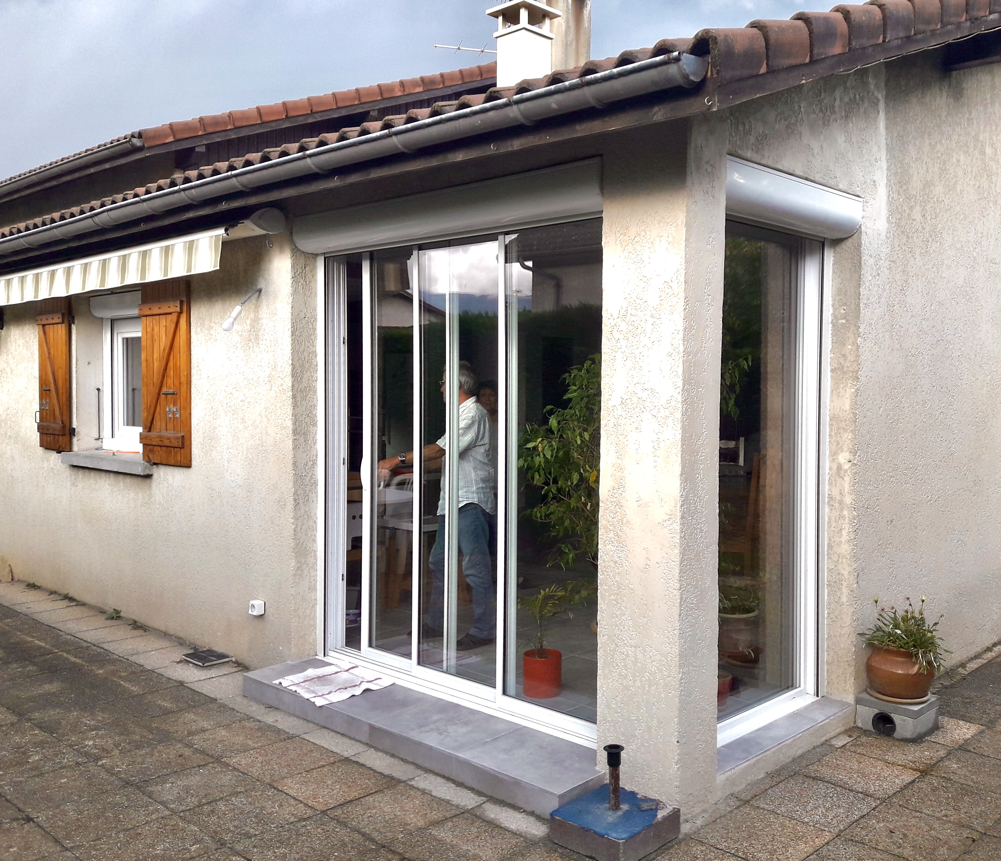  volet roulant, porte-fenêtre 3 vantaux,enduit de façade refait à l&#039;identique